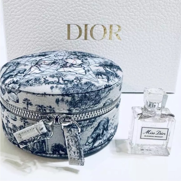 🌟 NEW BUNDLE- DIOR AROUND THE WORLD - Picture 11 of 13